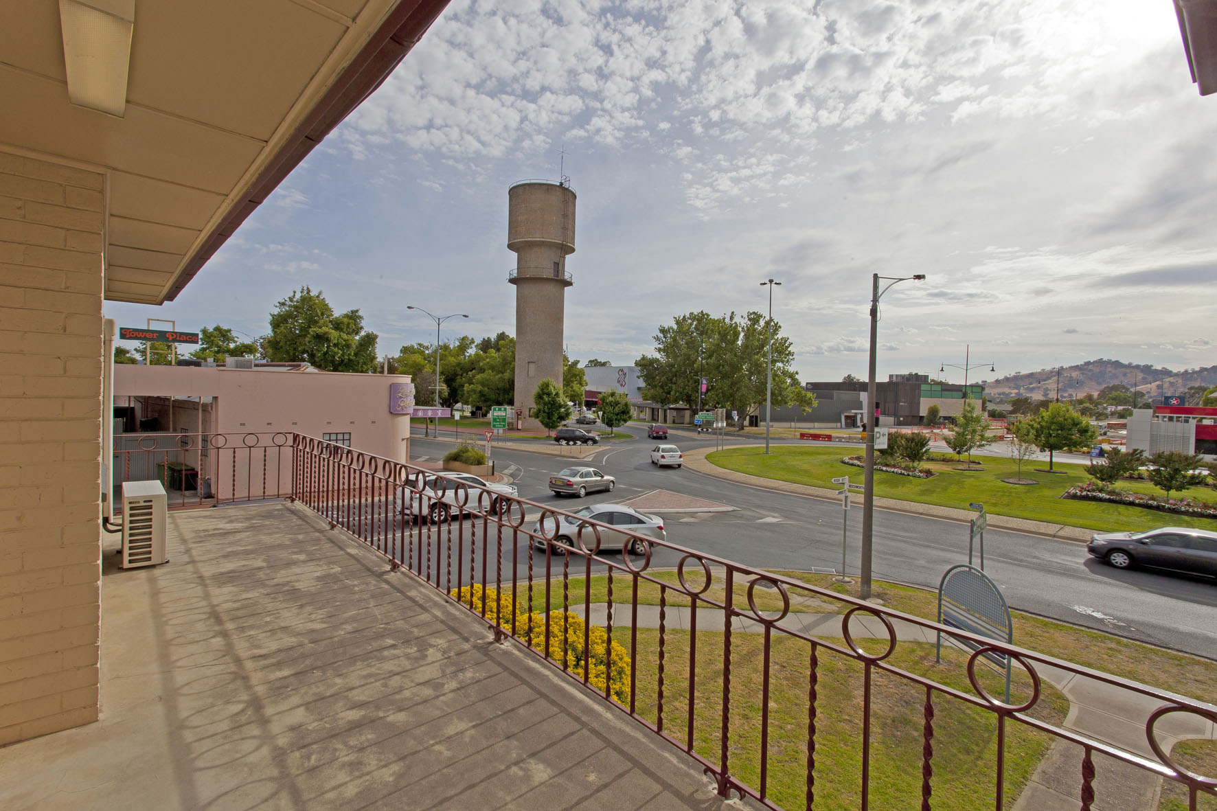 editgundowering house 77.JPG